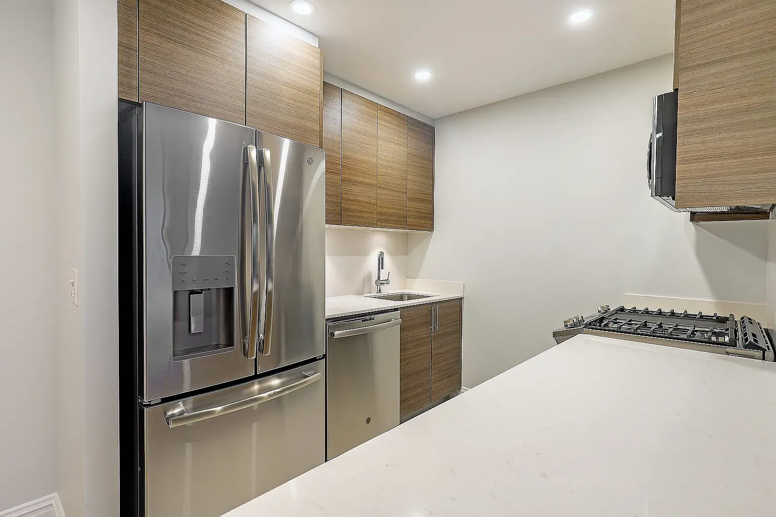 235 West 48th Street — Photo 4