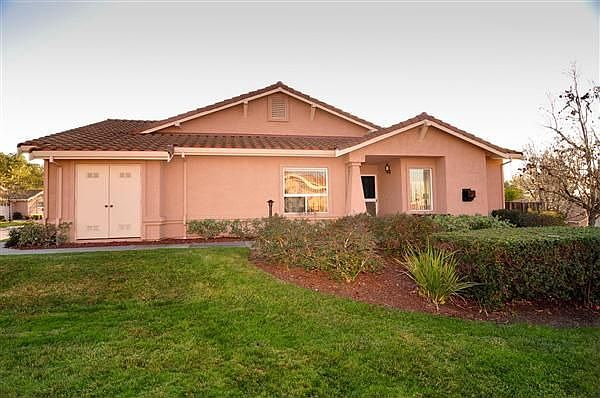 1st image of 4007 Clubhouse Ct