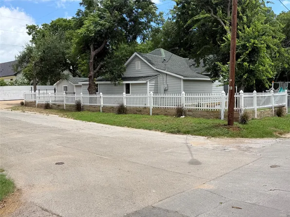 701 Olive St, Cleburne, TX 76031
