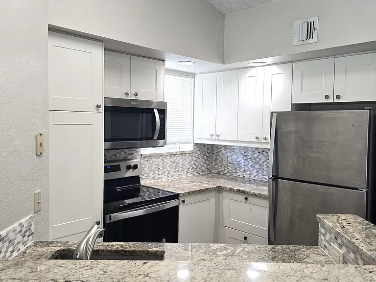 3400 Pinewalk Dr N #928 — Photo 2