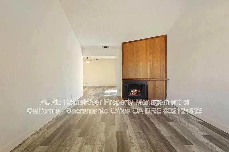 2 bed, 2.0 bath, 1041 sqft, $2,095 — Photo 3
