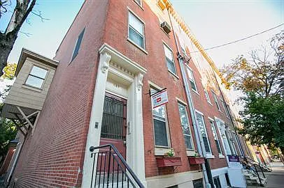 409 S 9th St — Photo 11