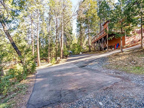 2nd image of 22461 Lilac Ln