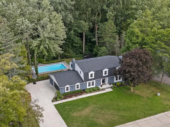 4605 Sunningdale Dr, Bloomfield Hills, MI 48302