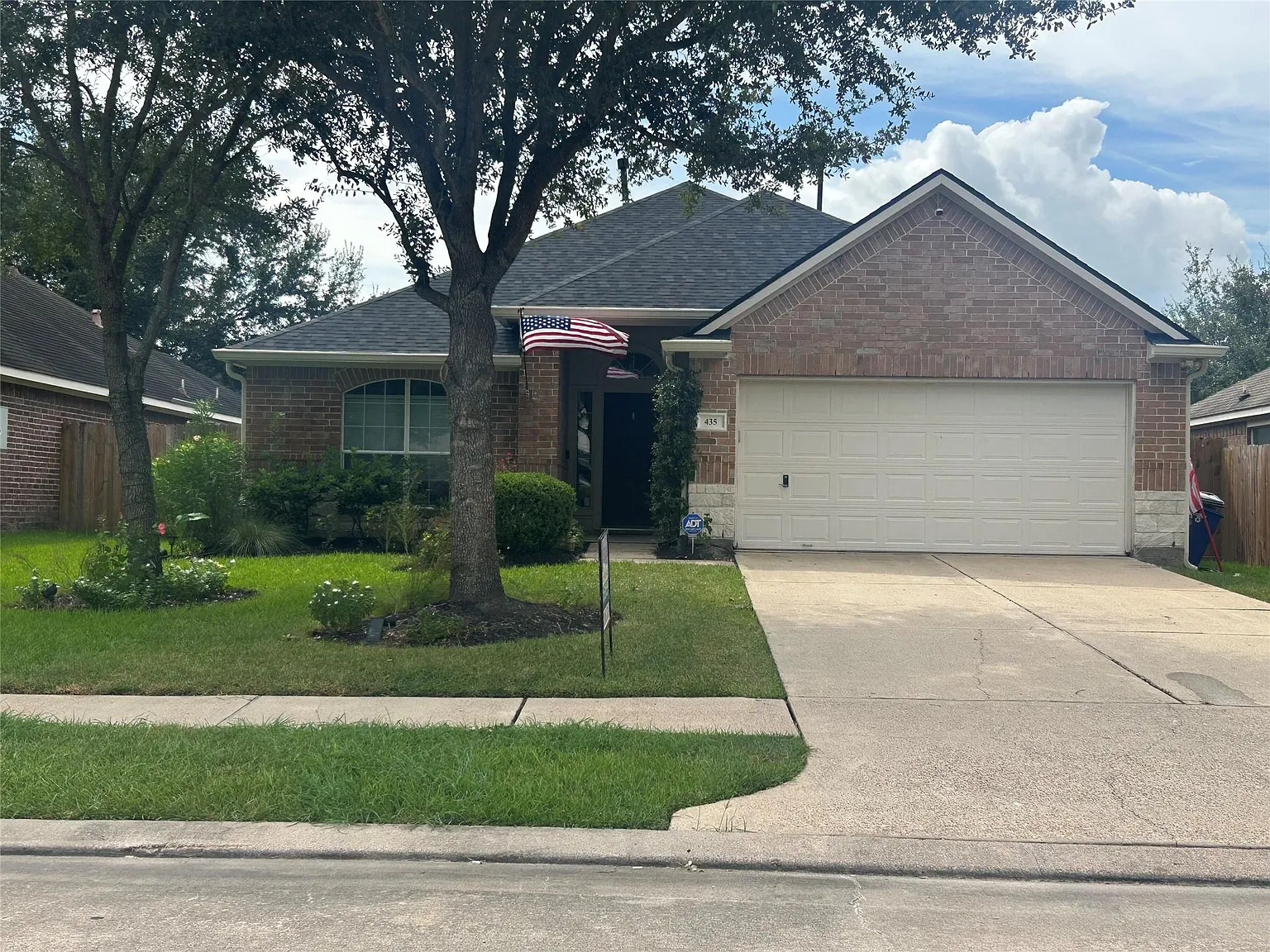 3 bed, 2.0 bath, 1648 sqft, $2,300 — Photo 1
