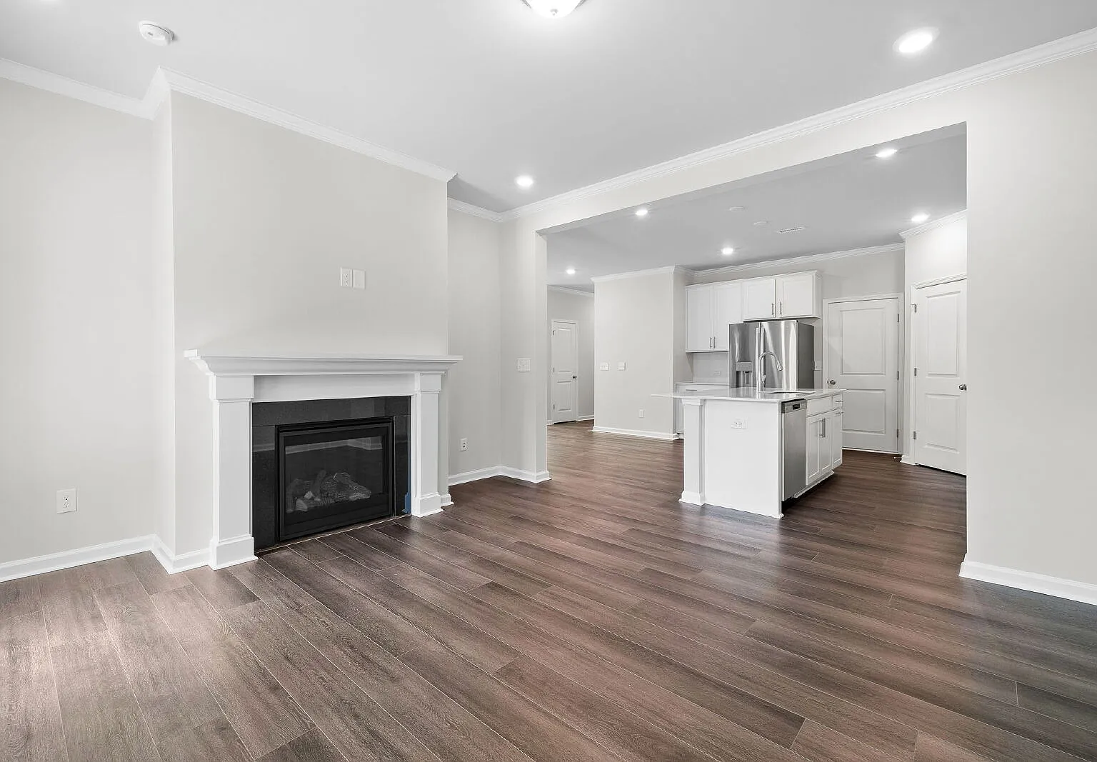 5 bed, 3.0 bath, 2375 sqft, $2,249 — Photo 3