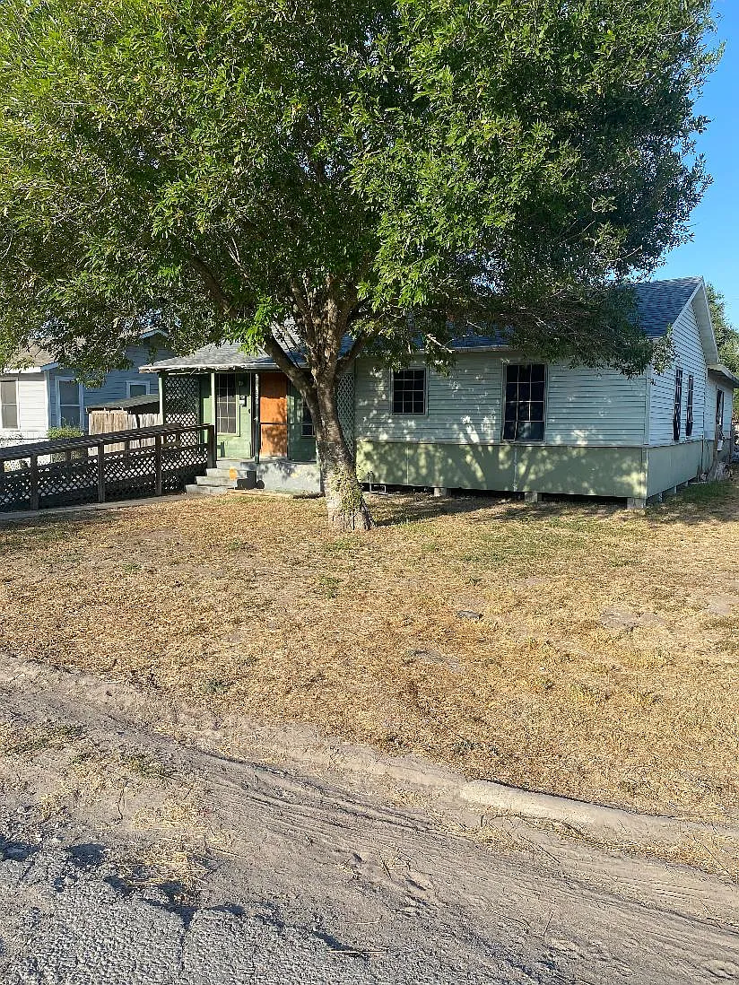 5 bed, 1850 sqft, $1,900 — Photo 2