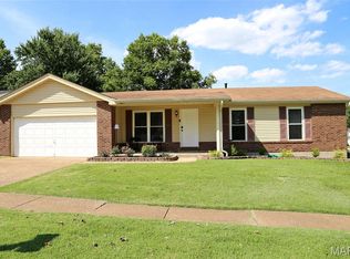 4221 Meadowgreen Trails Dr, Saint Louis, MO 63129