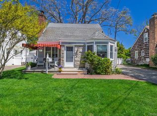 80 Doncaster Road, Malverne, NY 11565