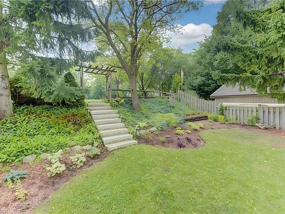 2nd image of 309 B Mayview Cres