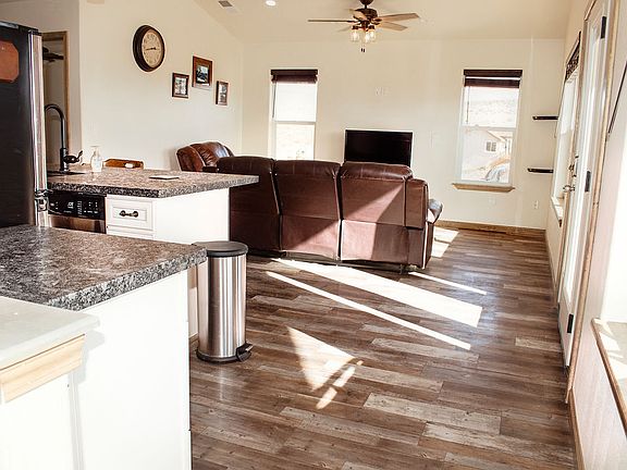 4th image of 1619 Lindsay Ln