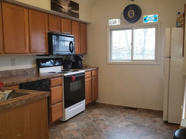 307 1/2 E 16th St, Bloomington, IN 47408