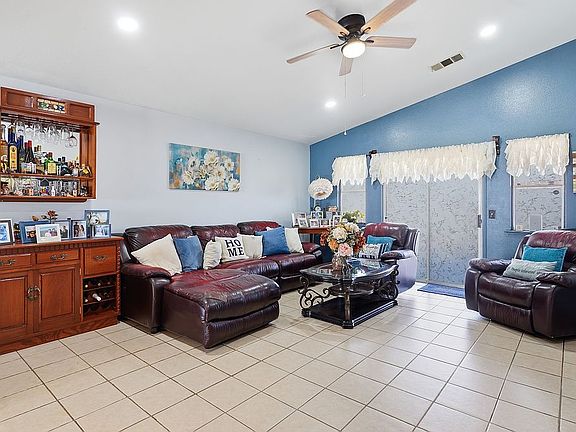 5th image of 1686 Souza St