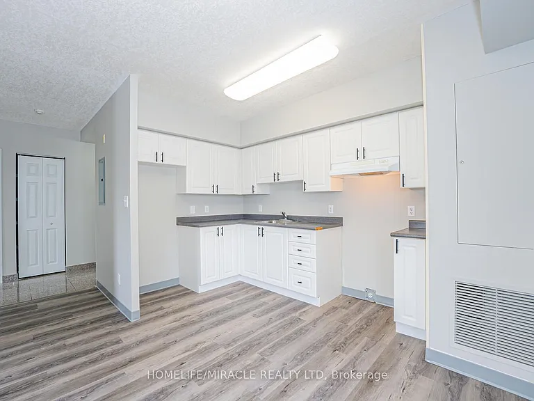 274 Erb St W #610 — Photo 5