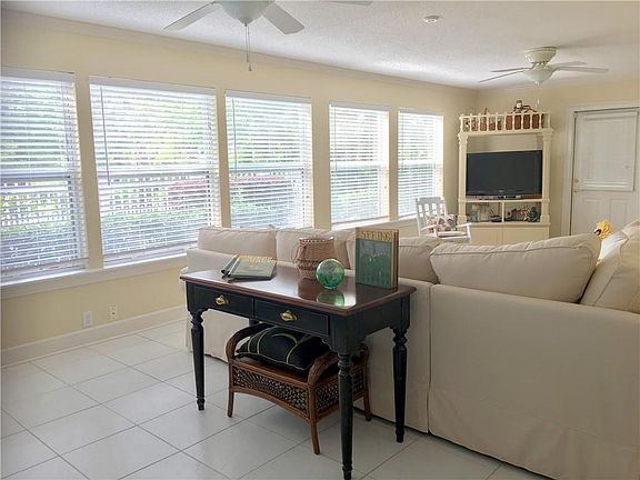 5th image of 14 Wimbledon Ct