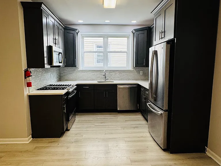 704-706 N 6th St #1L — Photo 1