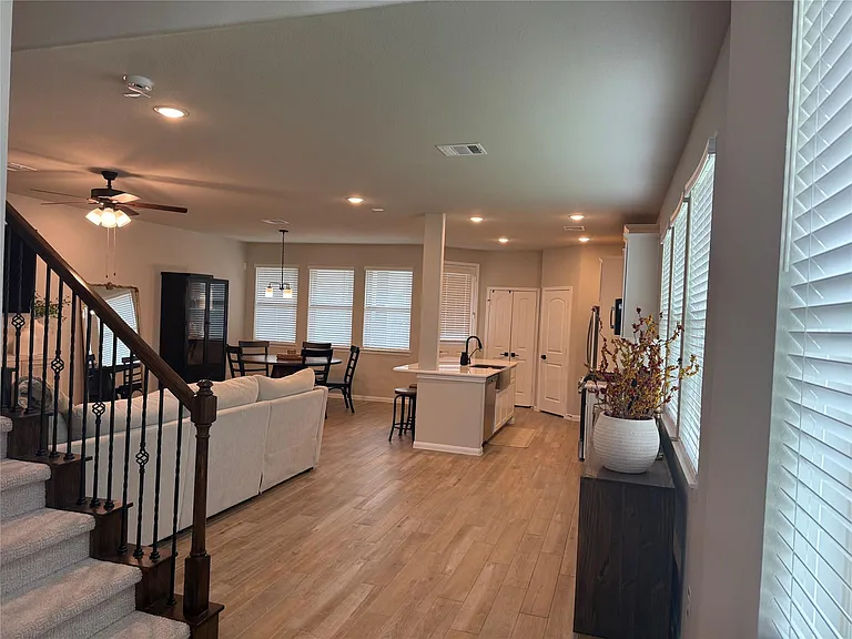 5504 Hyde Park Dr — Photo 4