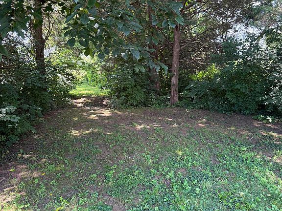 3rd image of 10327 Oak Grove Rd