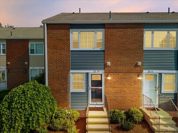 41 Foundry St APT 22-5, South Easton, MA 02375