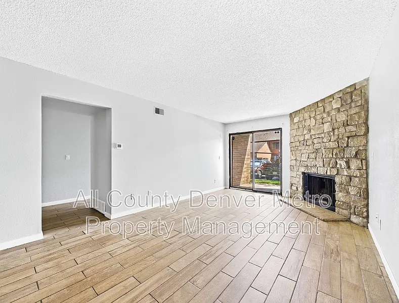 2 bed, 1.0 bath, 936 sqft, $1,485 — Photo 1