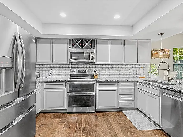 4 bed, 2893 sqft, $2,850 — Photo 2