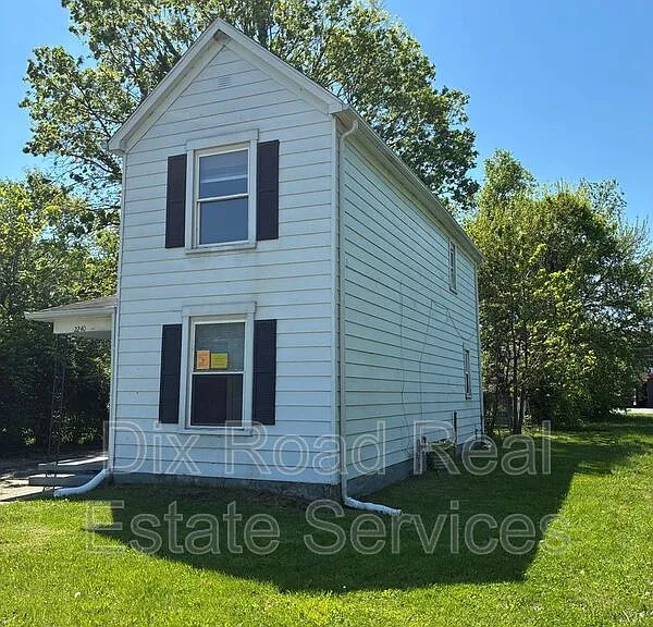 2240 Lakeview Ave — Photo 1