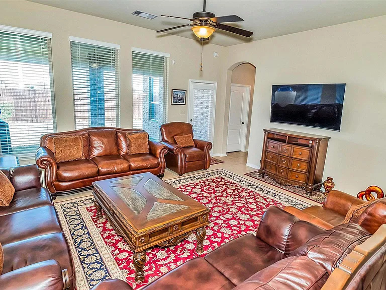 8807 Seguin Cove Ln — Photo 12