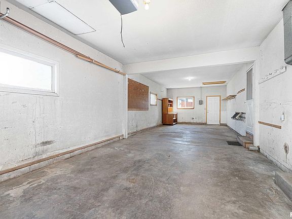4th image of 3829 Kelling St