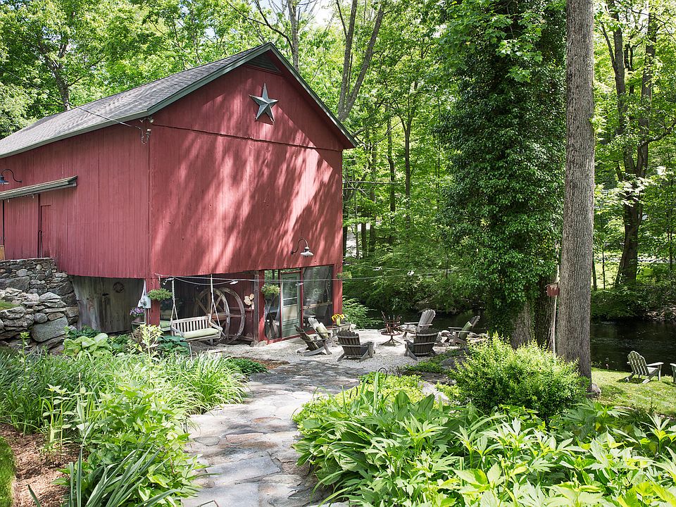 2nd image of 207 Mill Rd