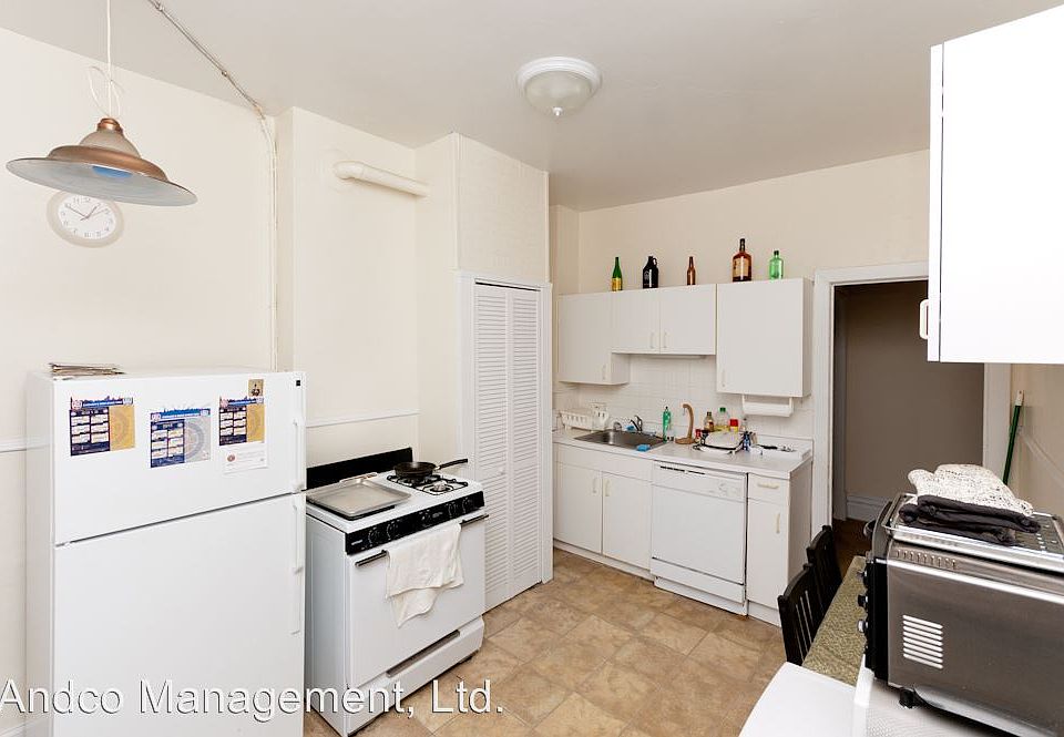 1st image of 1025 W Altgeld St #3