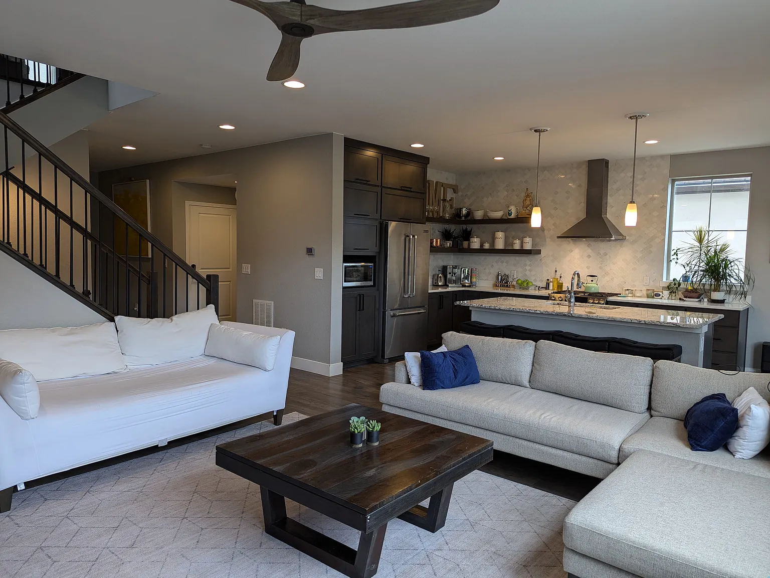 4 bed, 3.5 bath, 3100 sqft, $4,400 — Photo 2
