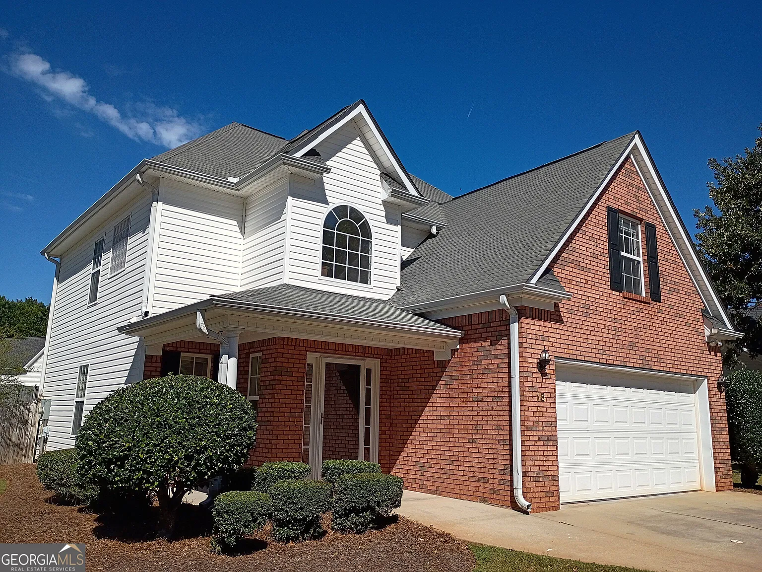 4 bed, 2.5 bath, 1704 sqft, $1,850 — Photo 1