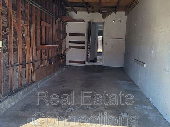 3rd image of 2475 Kennedy Ave