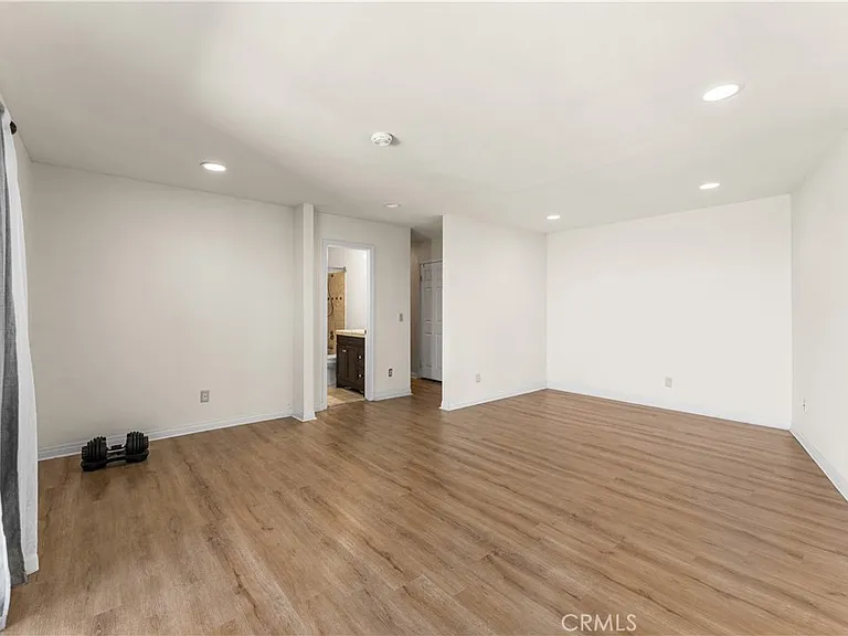 1055 Lakeview Dr — Photo 33
