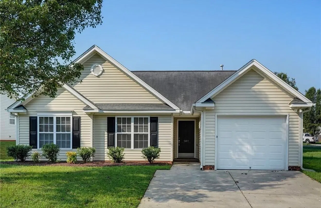 3 bed, 1201 sqft, $2,000 — Photo 1