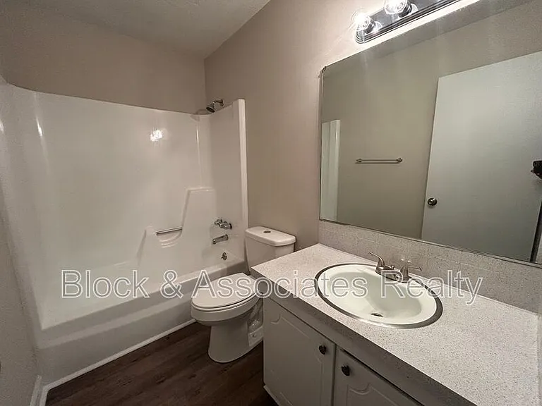 522 S Cherry St — Photo 7