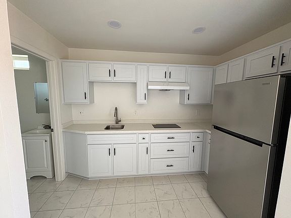 3rd image of 1654 Driftwood Dr #1