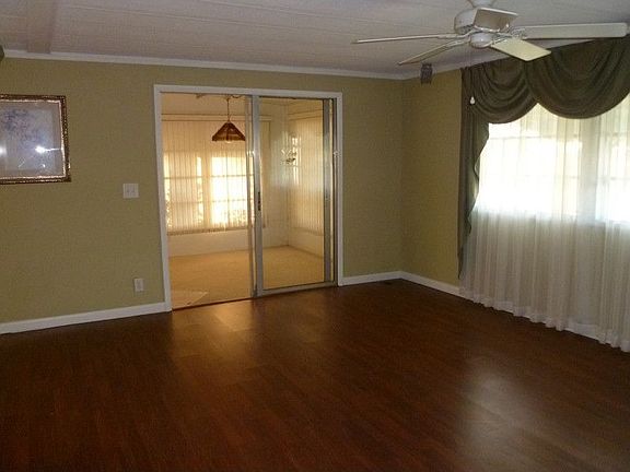 3rd image of 6 Kiowa Dr