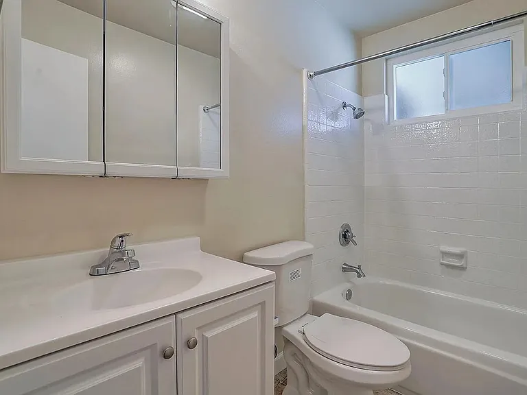 512 Alberta Ave — Photo 6