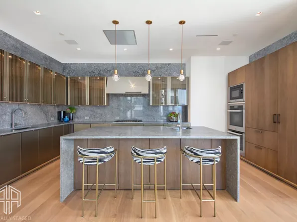 601 Washington Street image 1 of 11