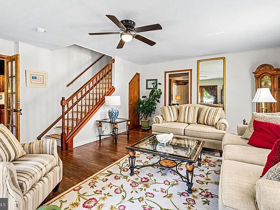 3rd image of 668 Crawford Rd