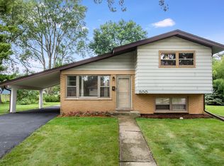 300 S Howard Ave, Roselle, IL 60172