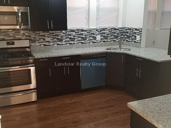 5th image of 6042 N Washtenaw Ave APT 3