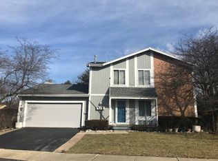 766 Yosemite Trl, Roselle, IL 60172