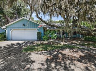 1207 W Crooked Lake Pl, Eustis, FL 32726