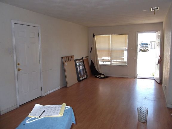 3rd image of 915 Royal Crest Dr