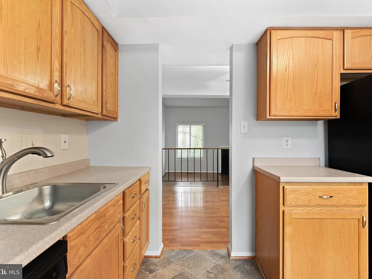 3 bed, 3.5 bath, 1900 sqft, $2,600 — Photo 3