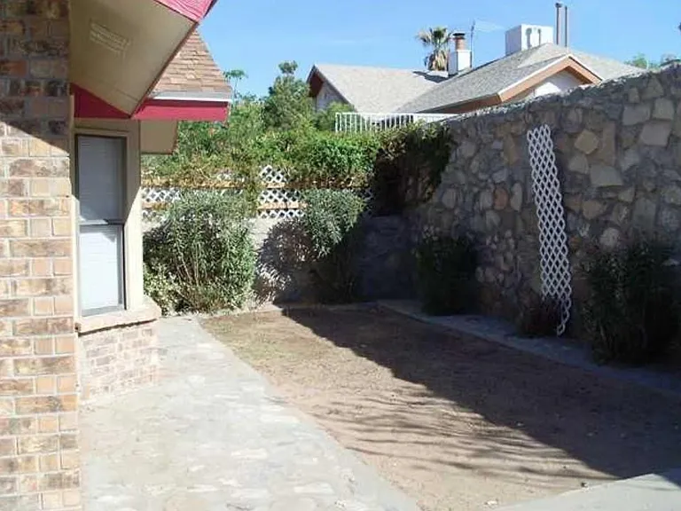 7421 Bishop Flores Dr — Photo 26
