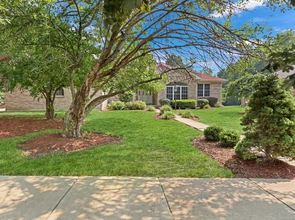 1093 Suffolk Ct, Gurnee, IL 60031