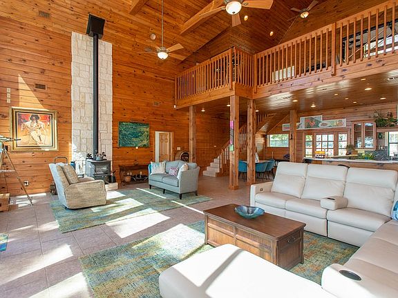 4th image of 105 Misty Glen Cir